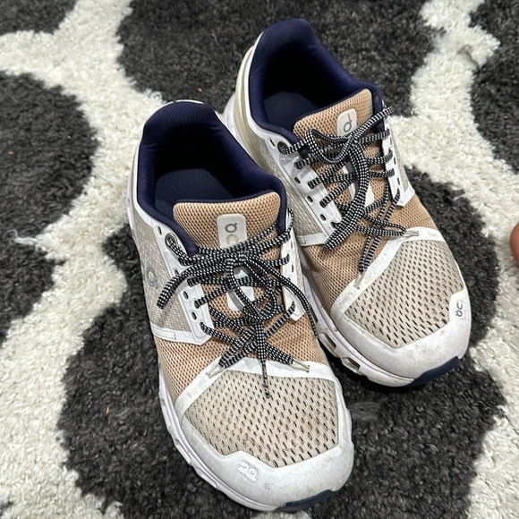 On clouds - Picture 1 of 5